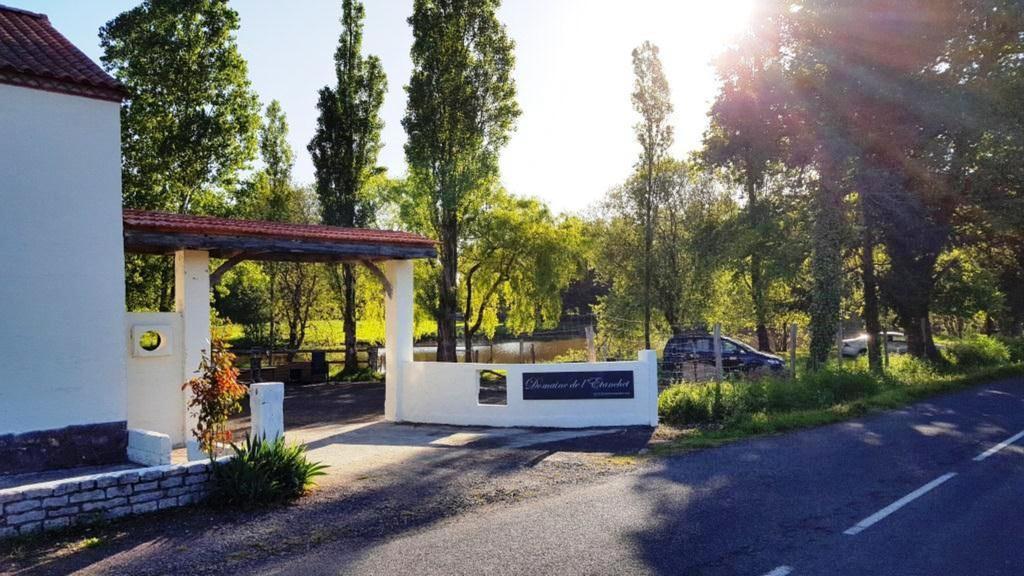 Domaine De L'Etanchet Ξενοδοχείο Saint-Hilaire-le-Vouhis Εξωτερικό φωτογραφία